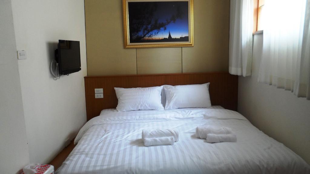 Oyo 1093 De Nawarat Chiang Mai Boutique Apartment Szoba fotó